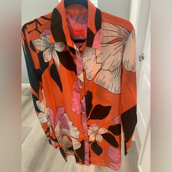 Maaji
Mesmerizing Floral Print
Cover-Up Shirt Dress. - Picture 2 of 6